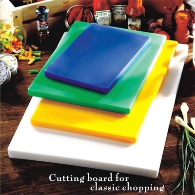 La tabla de cortar plástica de la cocina caprichosa del multicolor no desliza a la tajadera del PE