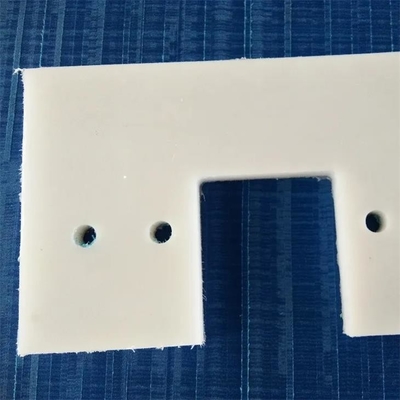 La paleta UHMWPE blanco del vuelo del transportador de la fabricación del polietileno trabajó a máquina piezas