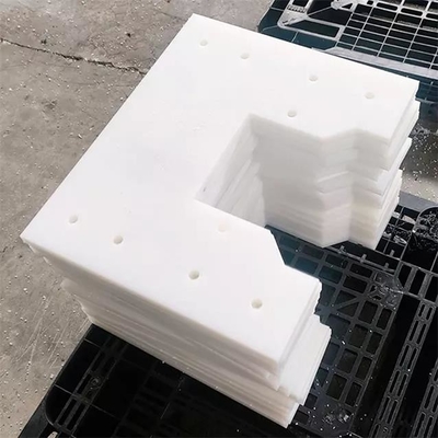 La paleta UHMWPE blanco del vuelo del transportador de la fabricación del polietileno trabajó a máquina piezas