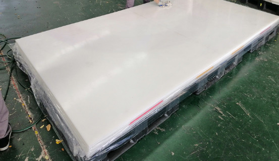 China Superficie lisa y fácil mantenimiento Uhmwpe Sistema de pista de hielo de patio trasero sintético