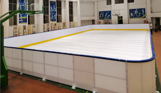 Pista de patinaje sobre hielo sintético de deslizamiento extremo / pista de patinaje sin hielo de plástico para el centro de entrenamiento